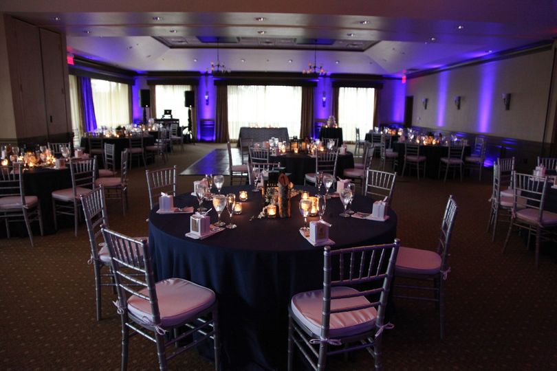 Indoor reception at Falcon's Fire blue uplighting
